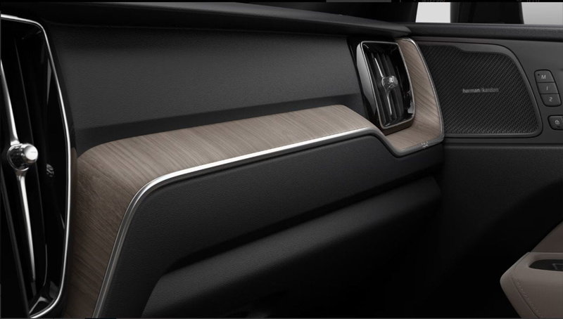 Volvo XC60 nuova a Milano (11)