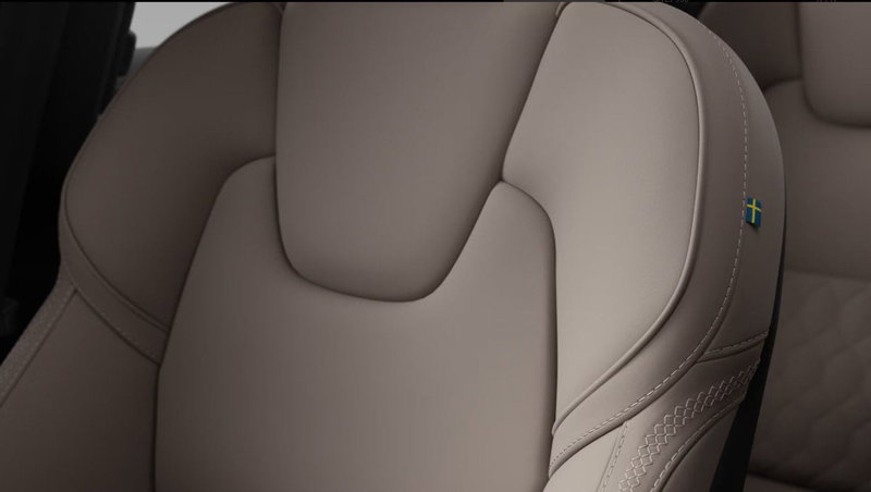 Volvo XC60 nuova a Milano (6)