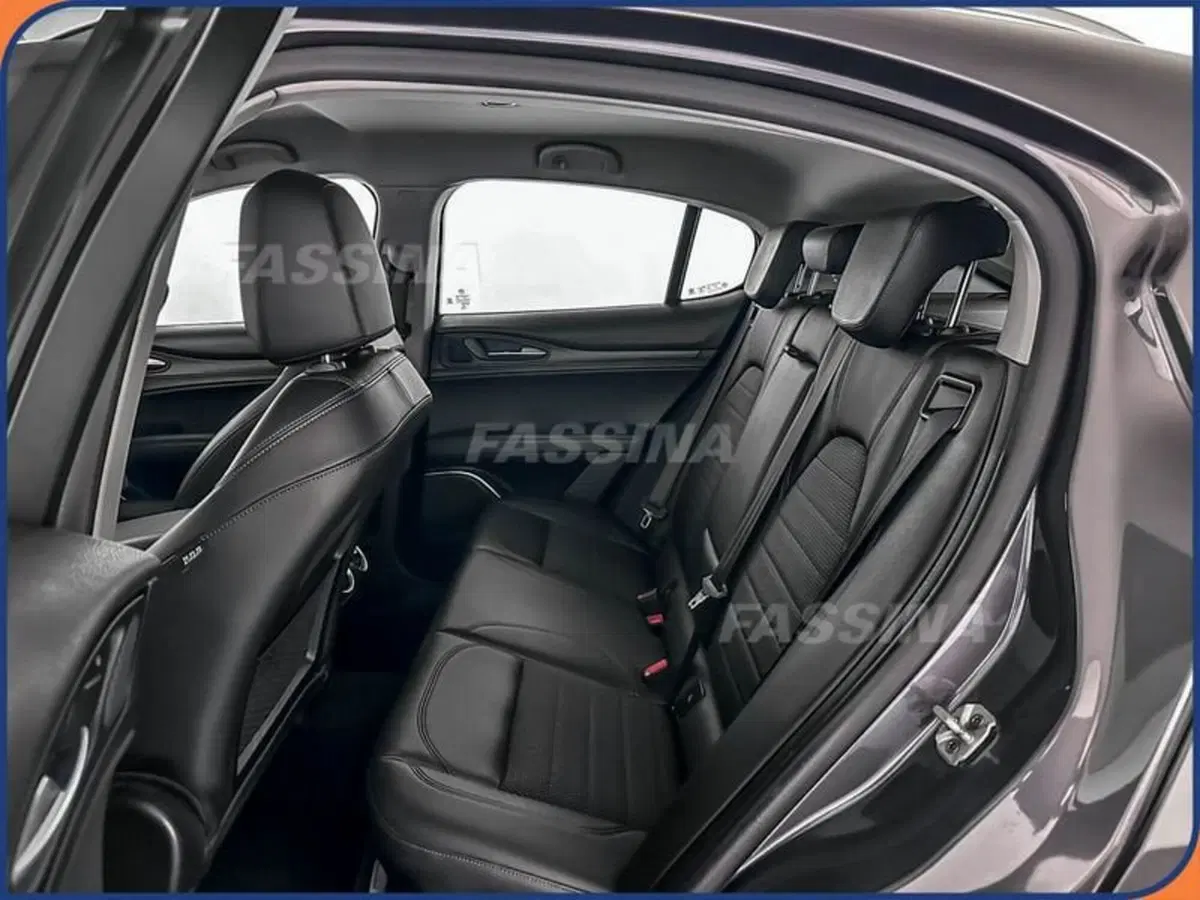 Alfa Romeo Stelvio usata a Milano (11)