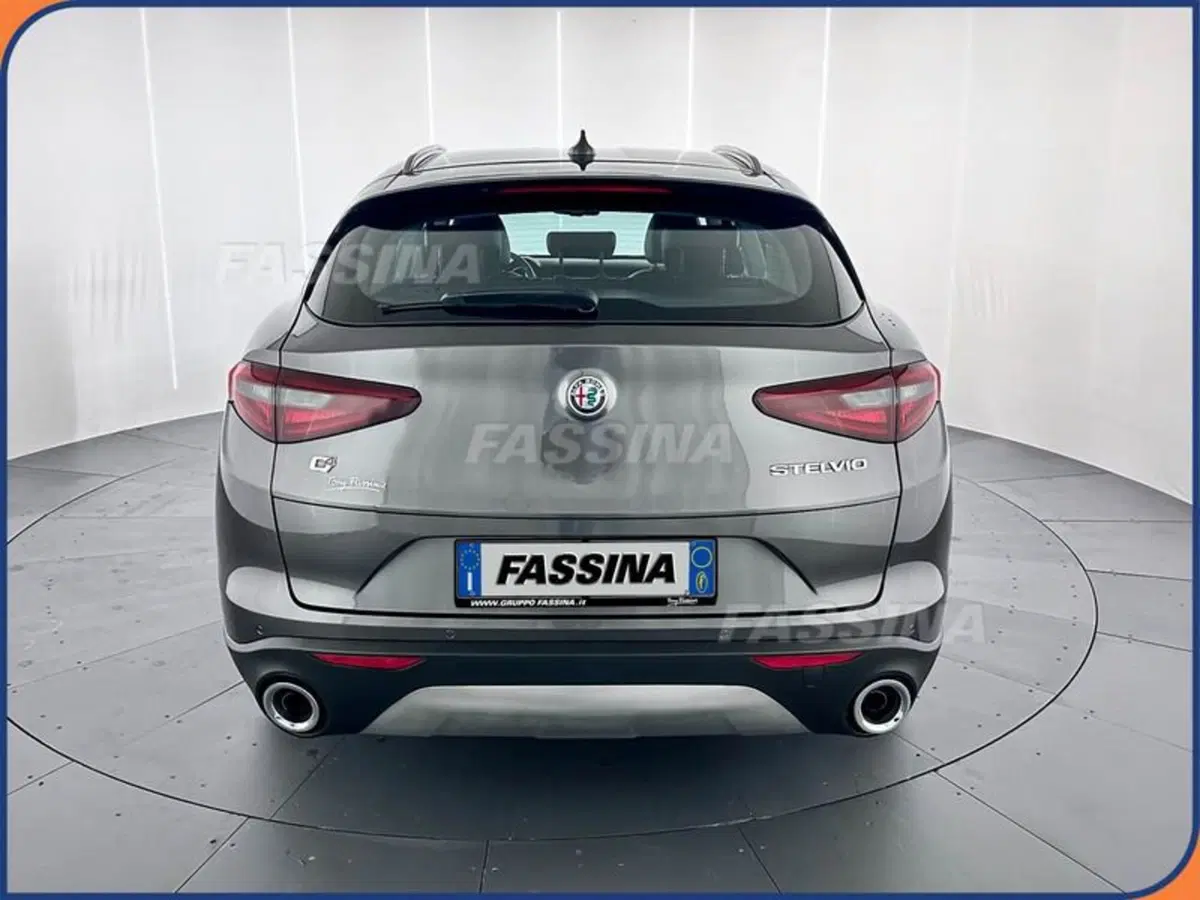 Alfa Romeo Stelvio usata a Milano (5)
