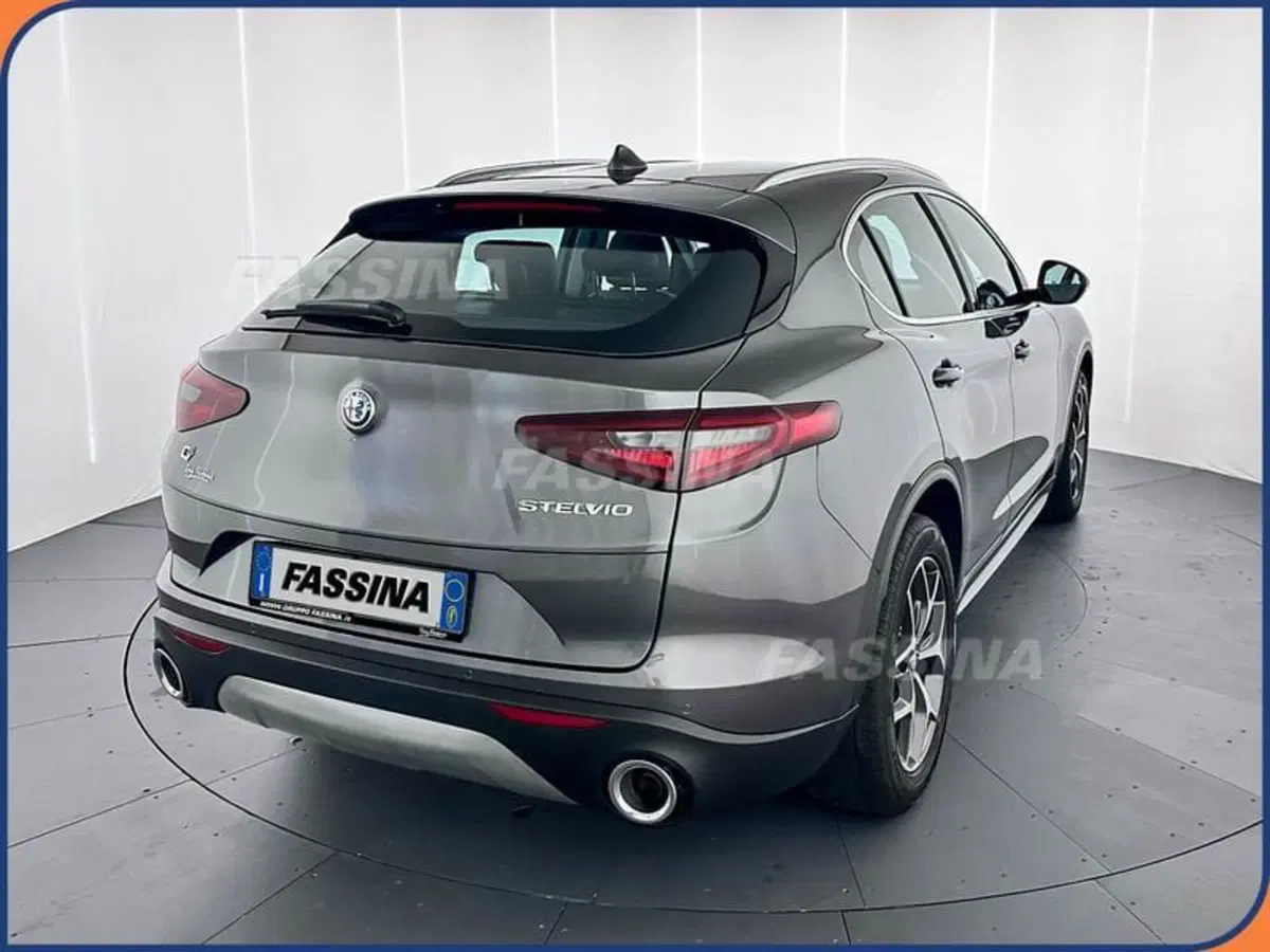 Alfa Romeo Stelvio usata a Milano (6)