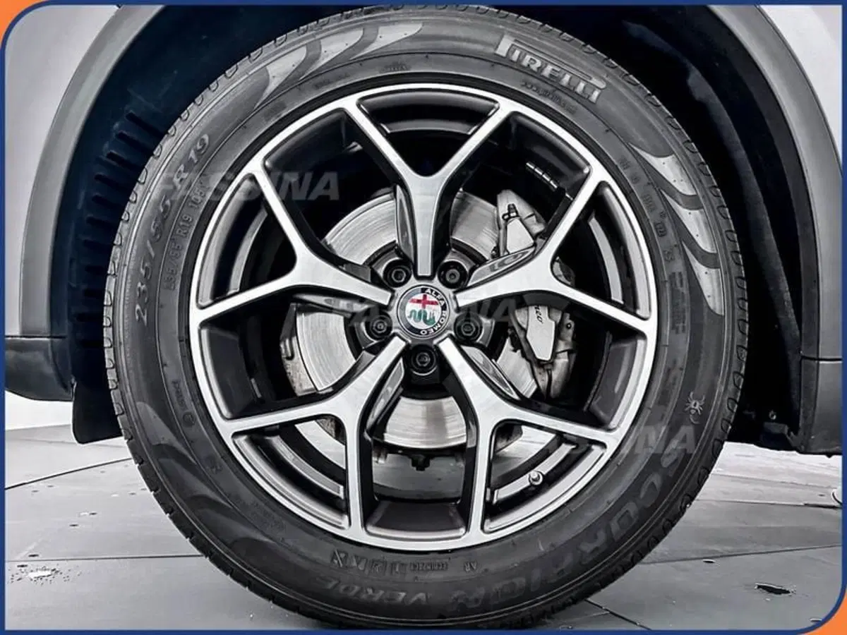 Alfa Romeo Stelvio usata a Milano (7)