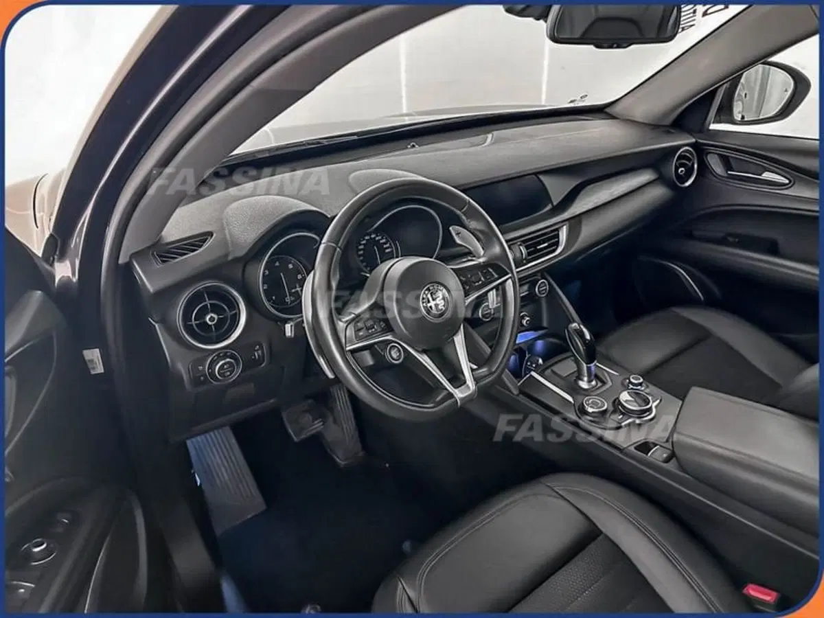 Alfa Romeo Stelvio usata a Milano (9)