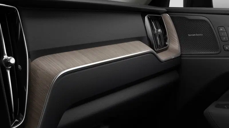 Volvo XC60 nuova a Milano (10)