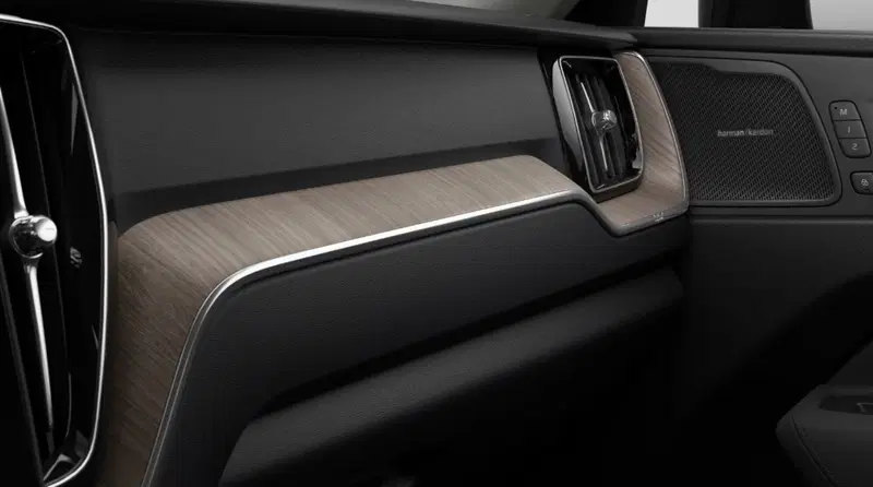 Volvo XC60 nuova a Milano (7)