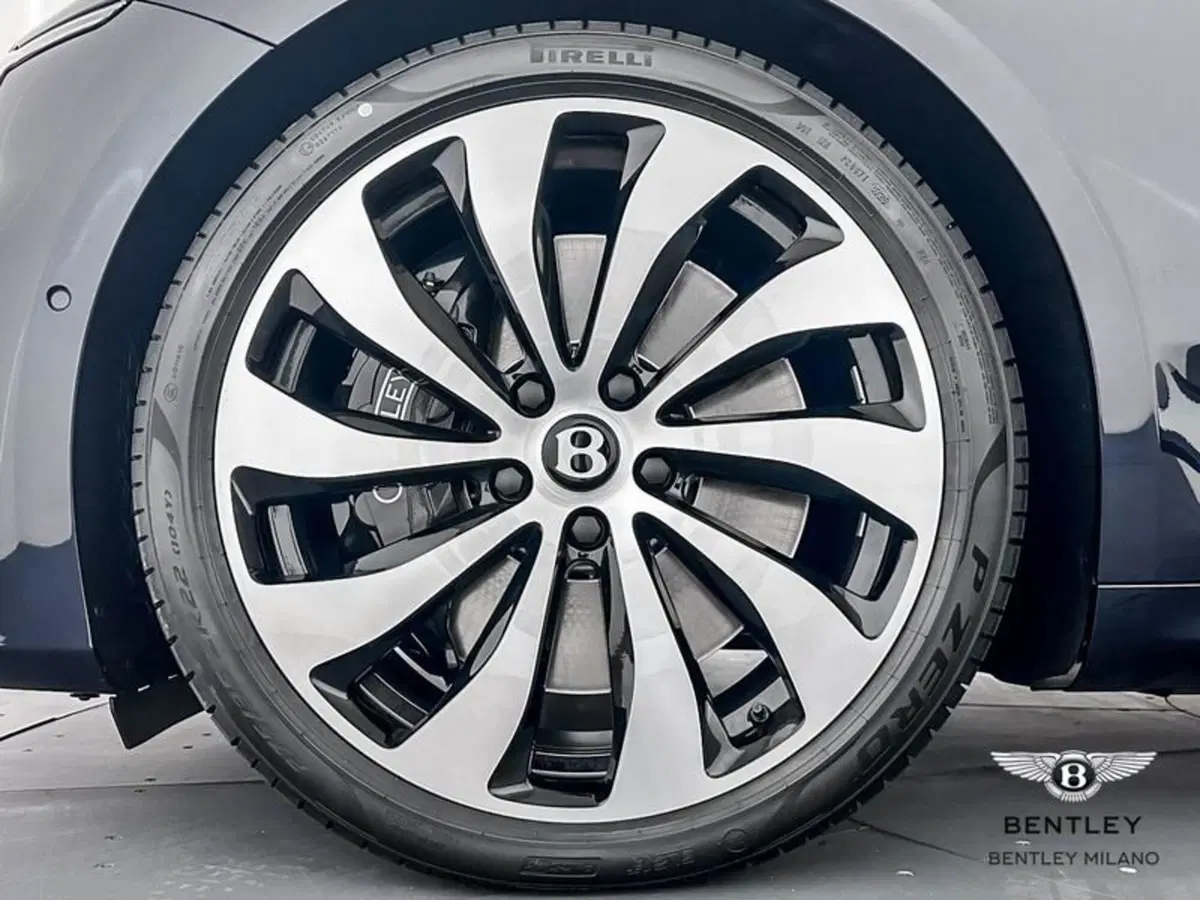 Bentley Continental GT nuova a Milano (8)