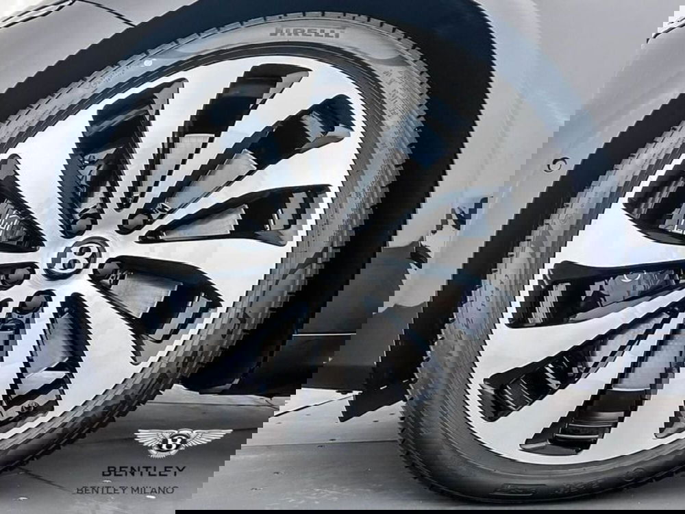 Bentley Continental GT nuova a Milano (8)