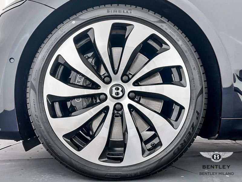 Bentley Continental GT nuova a Milano (8)