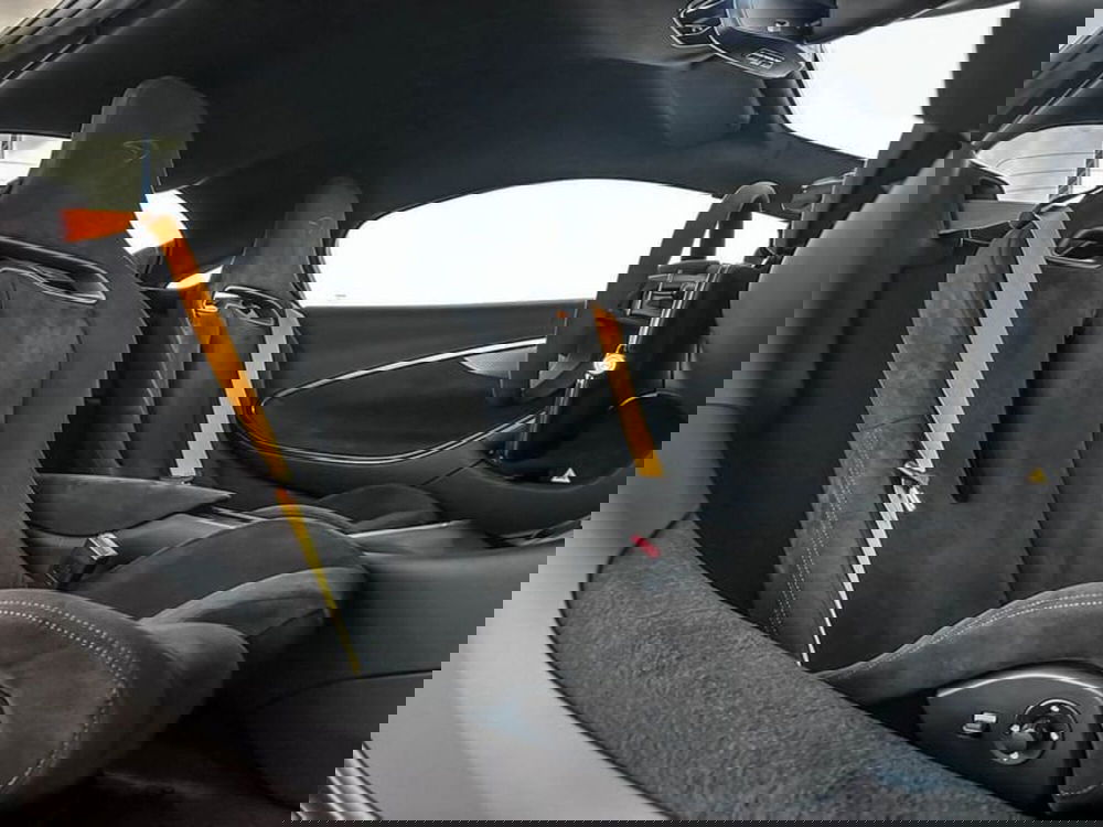 McLaren Artura Coupé nuova a Milano (12)