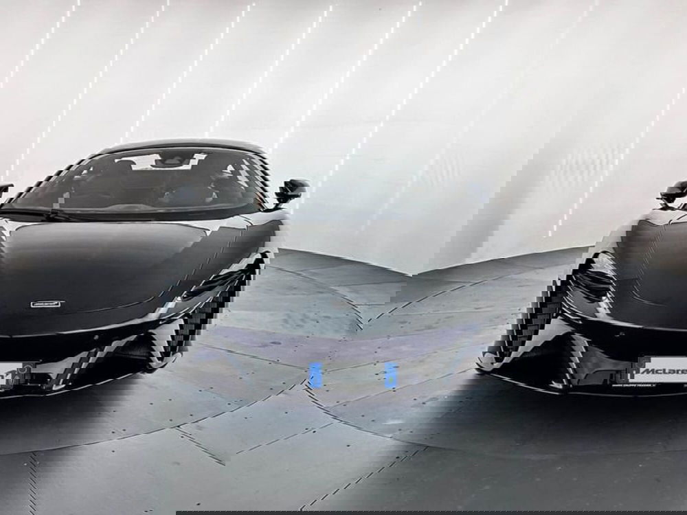 McLaren Artura Coupé nuova a Milano (2)