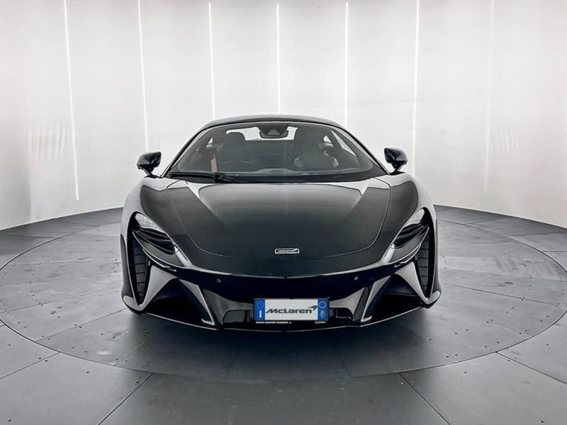 McLaren Artura Coupé nuova a Milano (2)