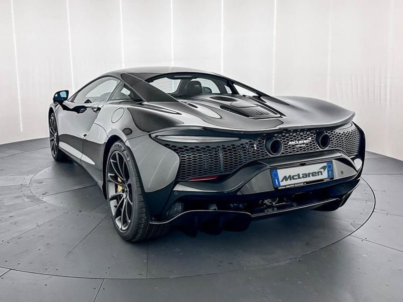 McLaren Artura Coupé nuova a Milano (4)