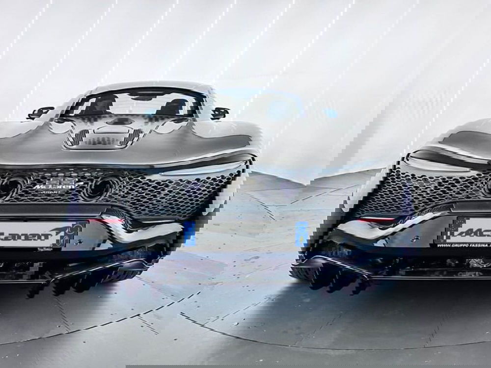 McLaren Artura Coupé nuova a Milano (5)