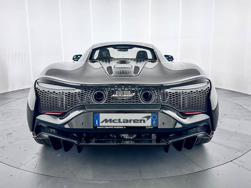 McLaren Artura Coupé nuova a Milano (5)