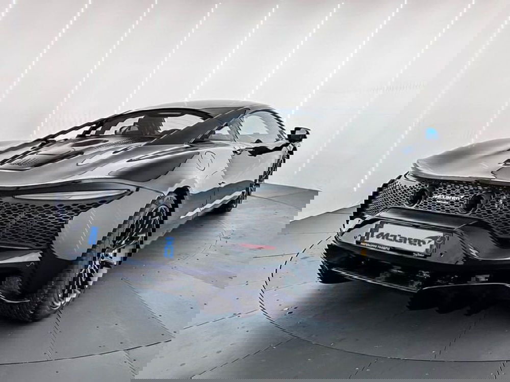 McLaren Artura Coupé nuova a Milano (6)