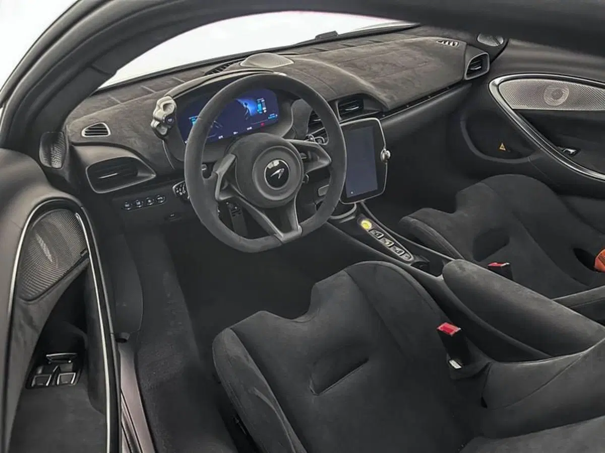 McLaren Artura Coupé nuova a Milano (9)