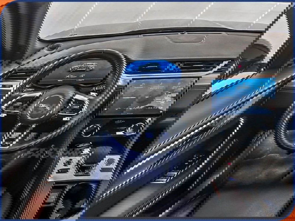 Jaguar F-Pace usata a Milano (10)