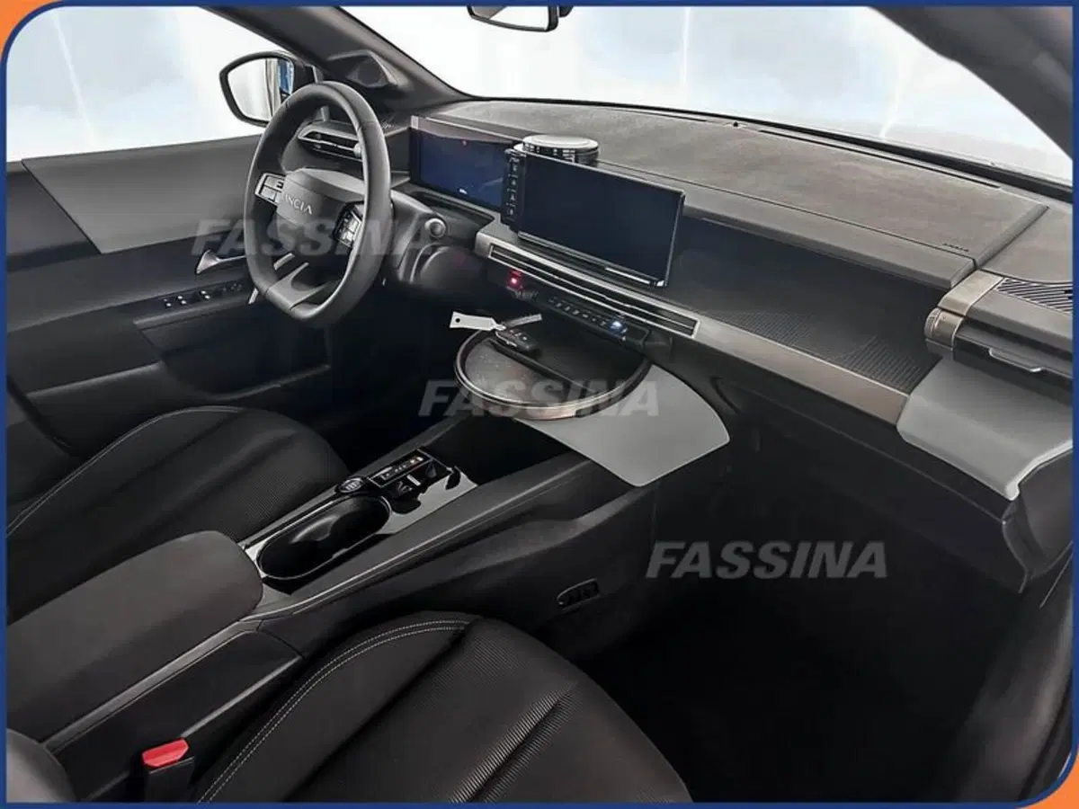 Lancia Ypsilon usata a Milano (12)