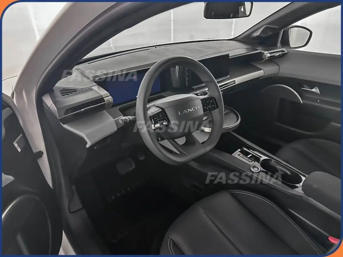 Lancia Ypsilon usata a Milano (9)