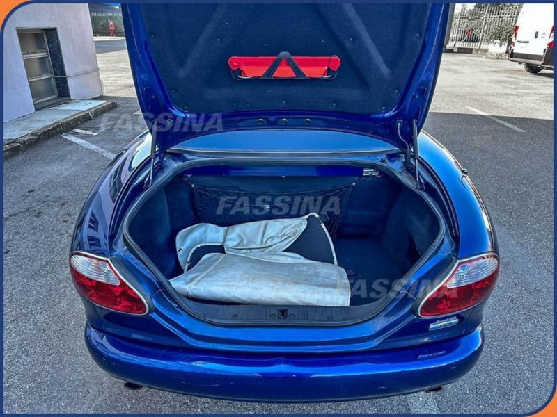 Jaguar XK usata a Milano (11)