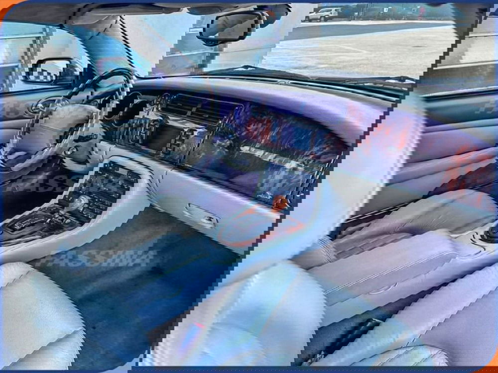 Jaguar XK usata a Milano (12)