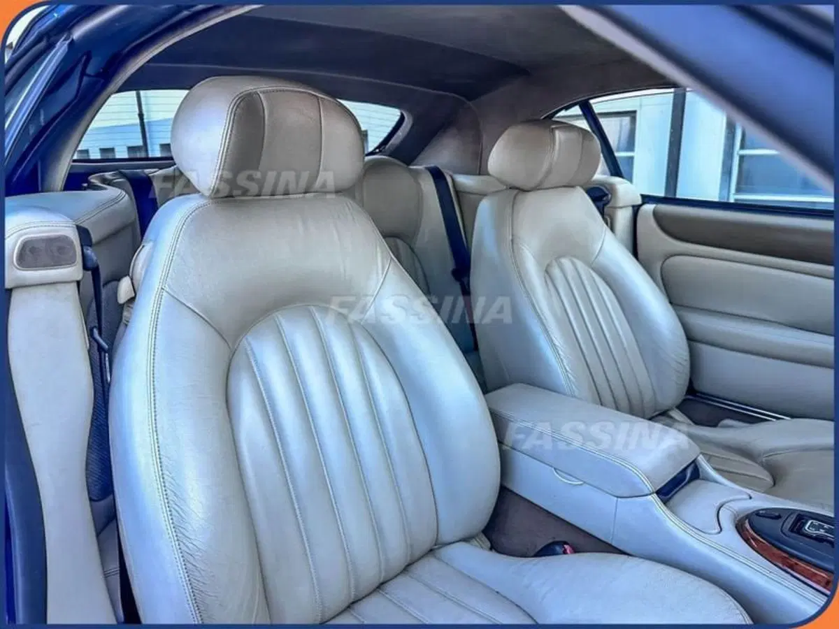 Jaguar XK usata a Milano (13)