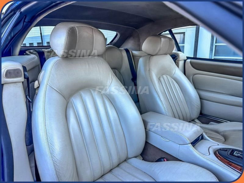 Jaguar XK usata a Milano (13)