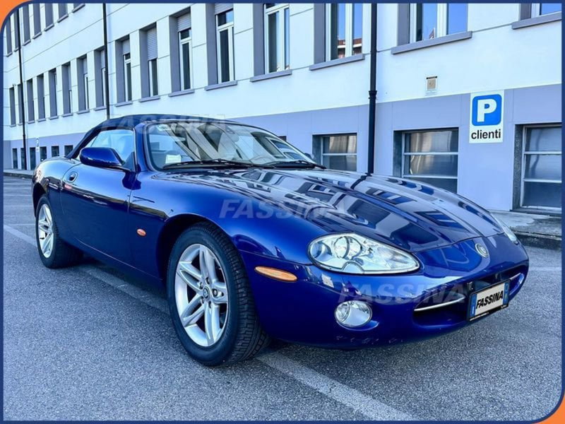Jaguar XK usata a Milano (2)