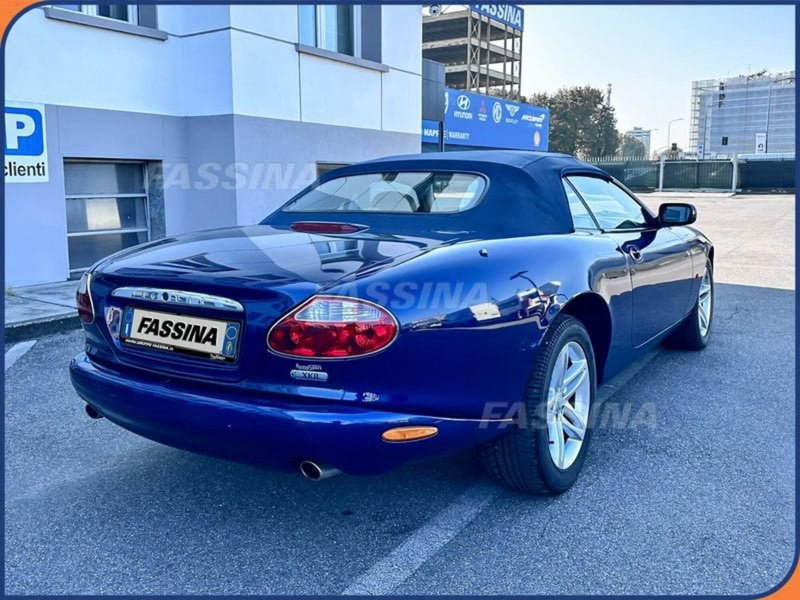Jaguar XK usata a Milano (6)