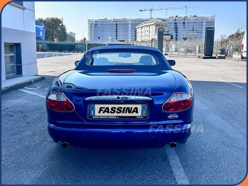 Jaguar XK usata a Milano (7)