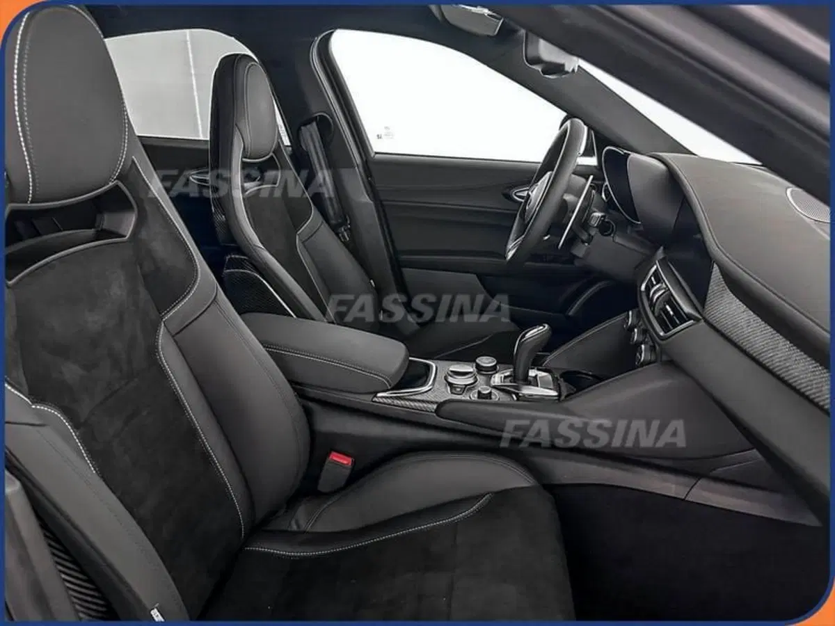 Alfa Romeo Giulia nuova a Milano (13)