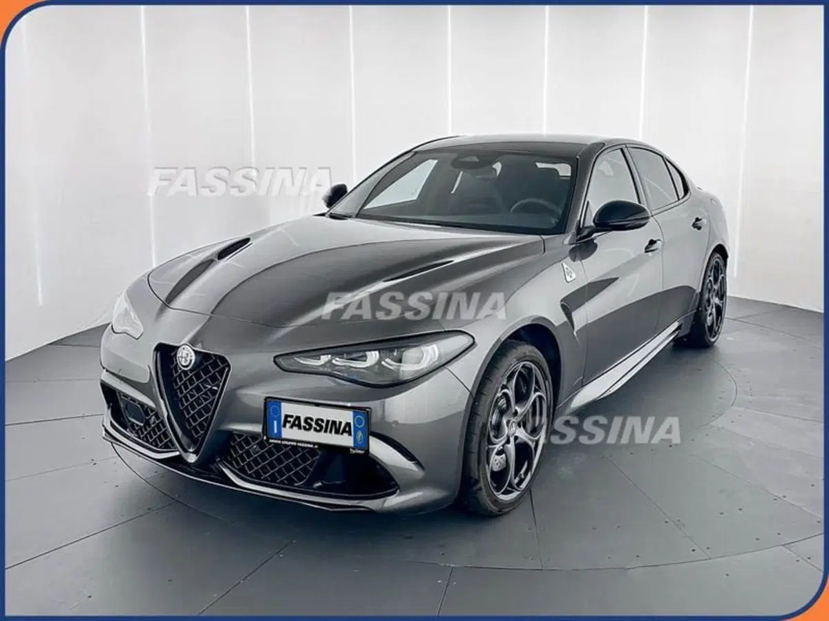 Alfa Romeo Giulia nuova a Milano (3)