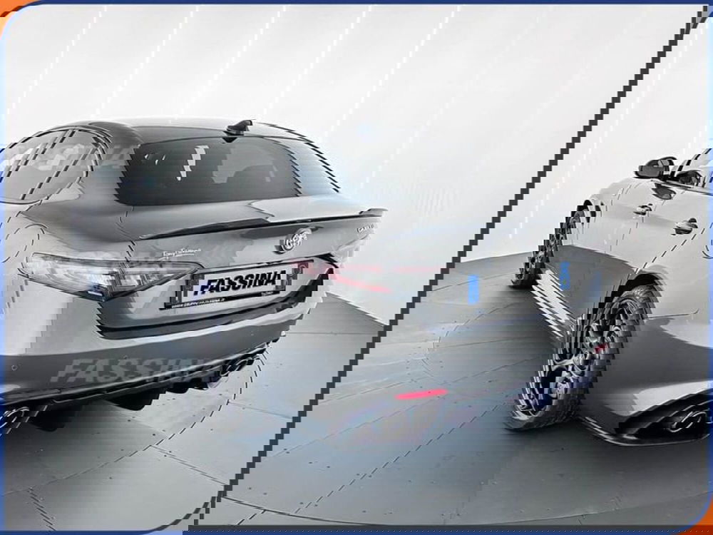 Alfa Romeo Giulia nuova a Milano (4)