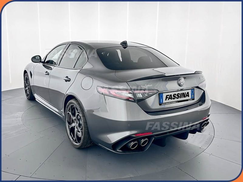 Alfa Romeo Giulia nuova a Milano (4)
