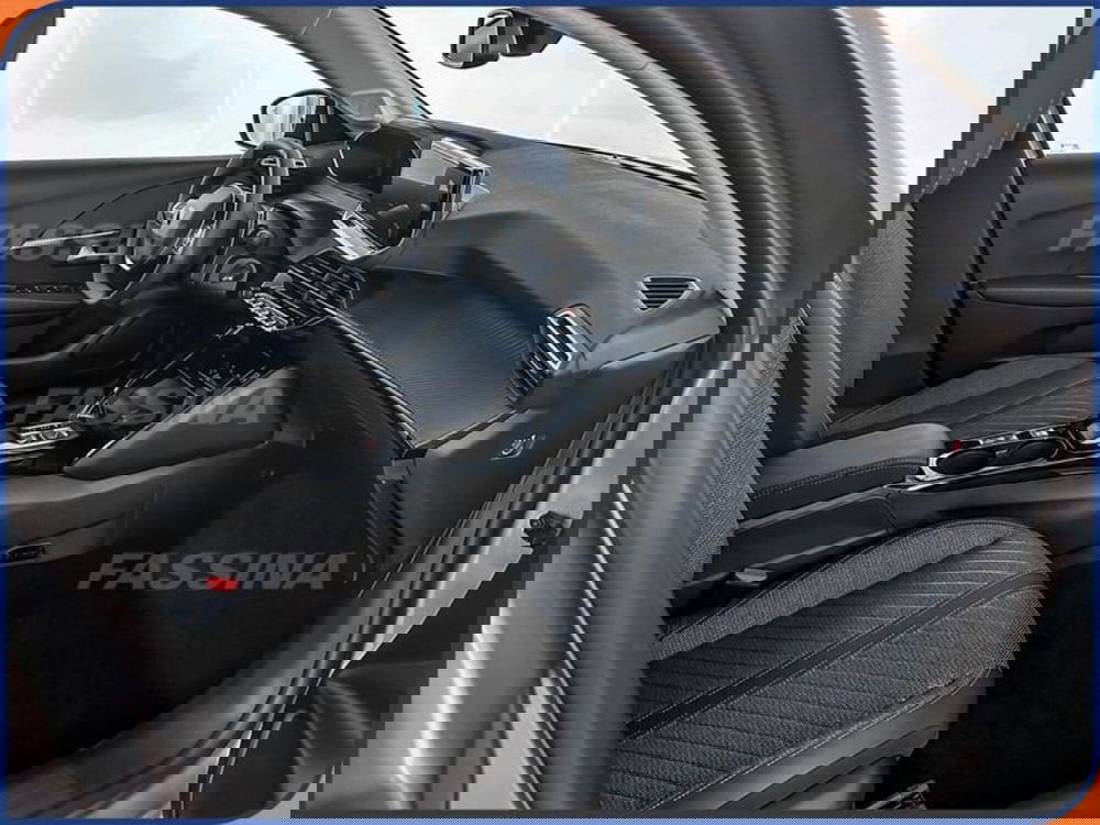 Peugeot 208 nuova a Milano (12)