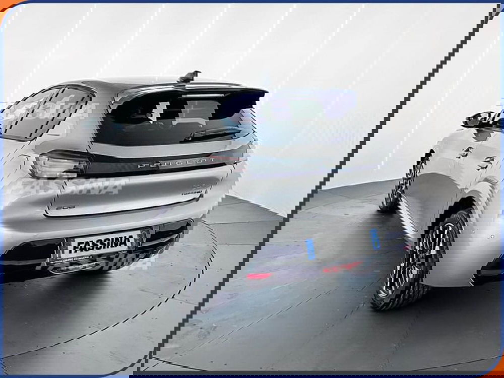 Peugeot 208 nuova a Milano (4)