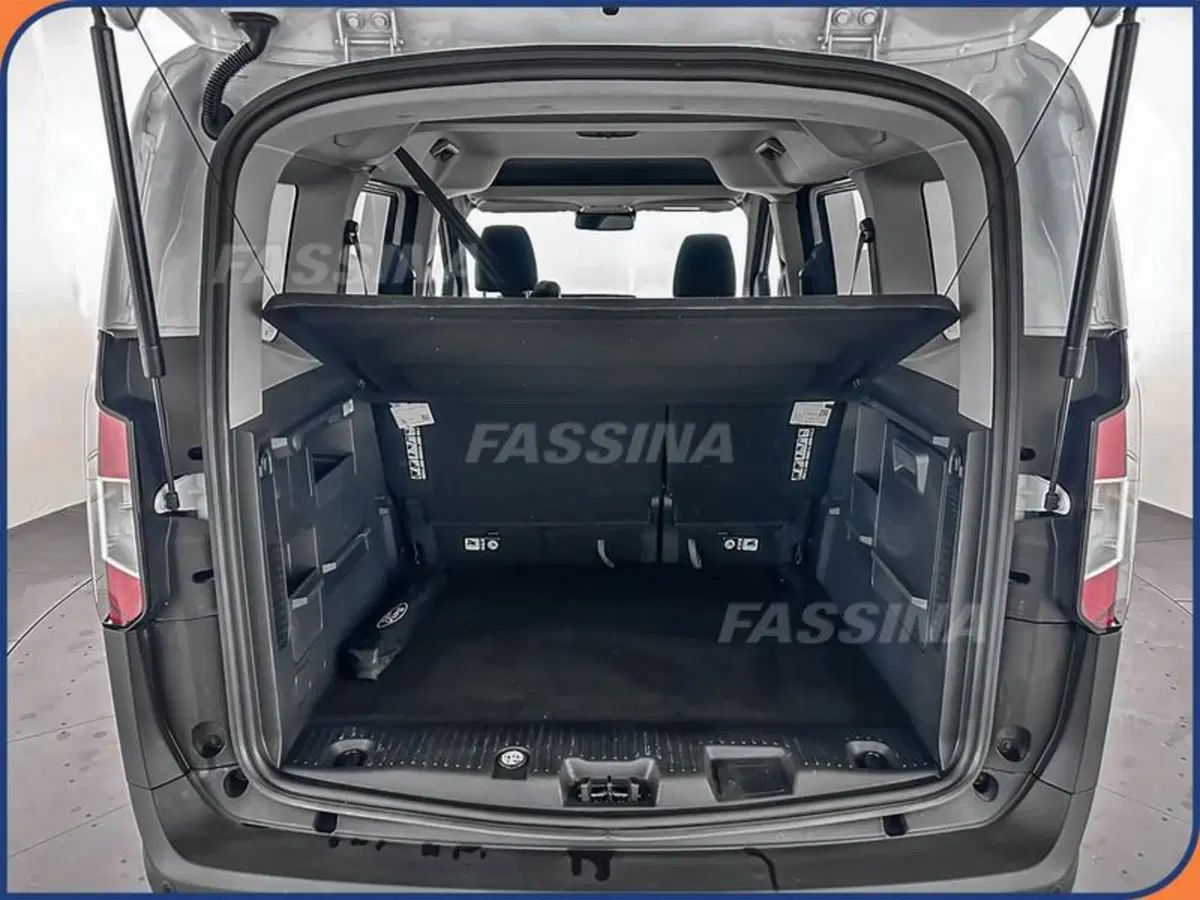 Ford Tourneo Courier usata a Milano (11)