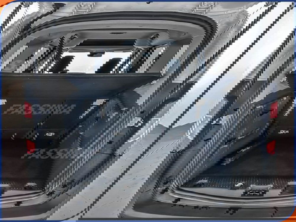 Ford Tourneo Courier usata a Milano (11)