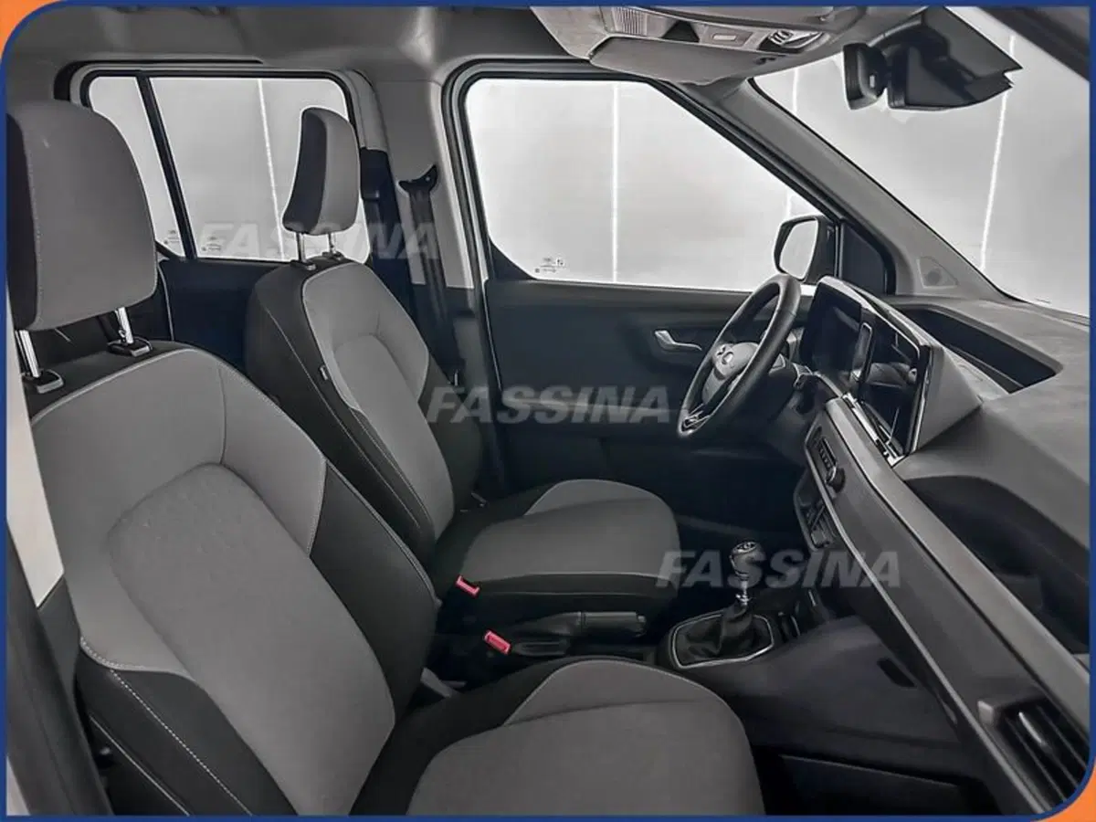 Ford Tourneo Courier usata a Milano (13)