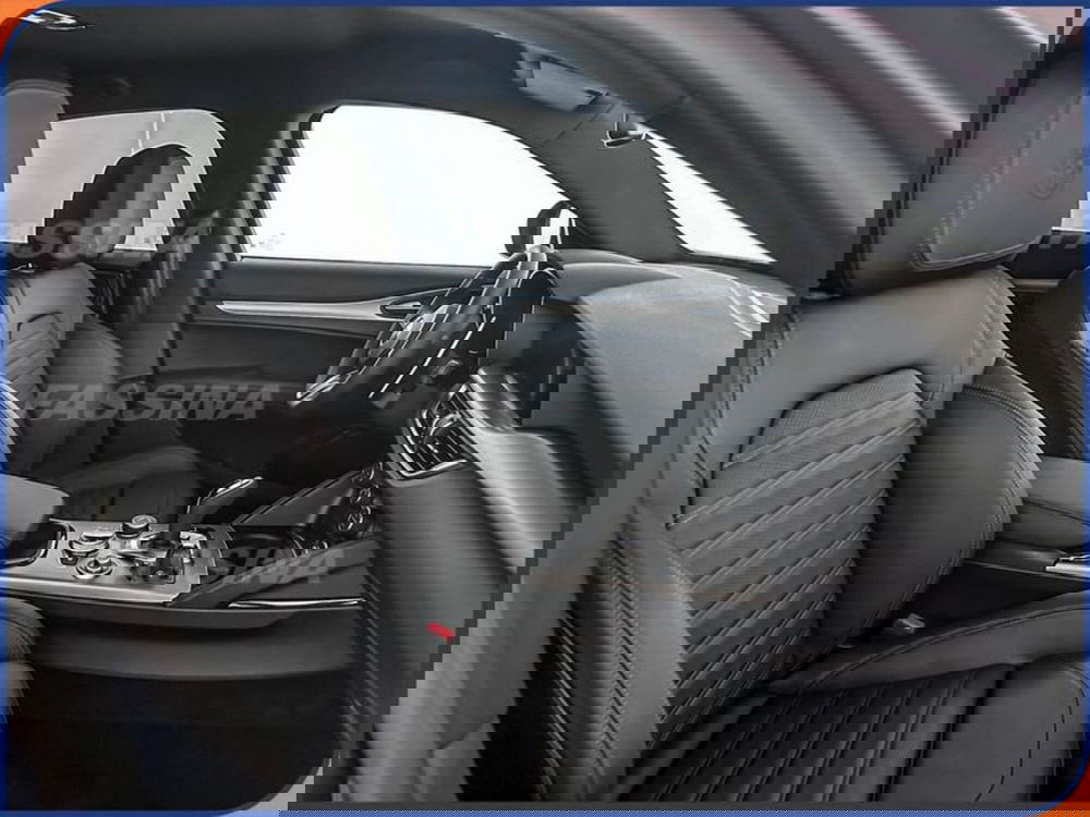 Alfa Romeo Stelvio nuova a Milano (12)