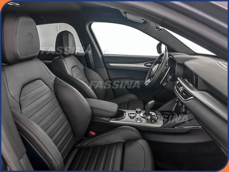Alfa Romeo Stelvio nuova a Milano (12)