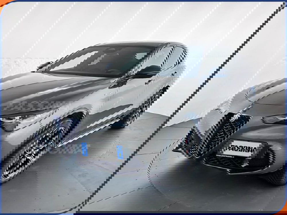 Alfa Romeo Stelvio nuova a Milano (3)