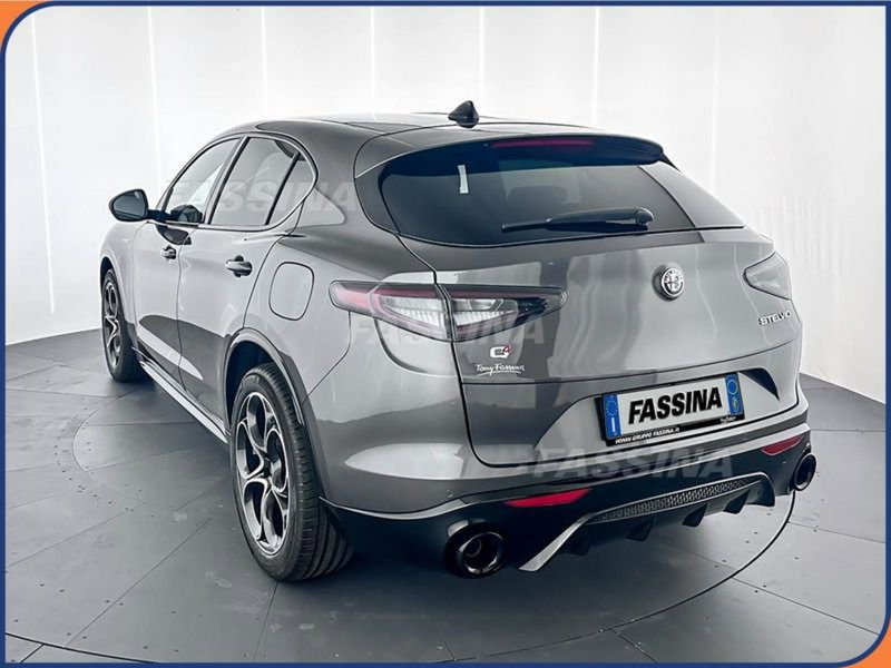 Alfa Romeo Stelvio nuova a Milano (4)