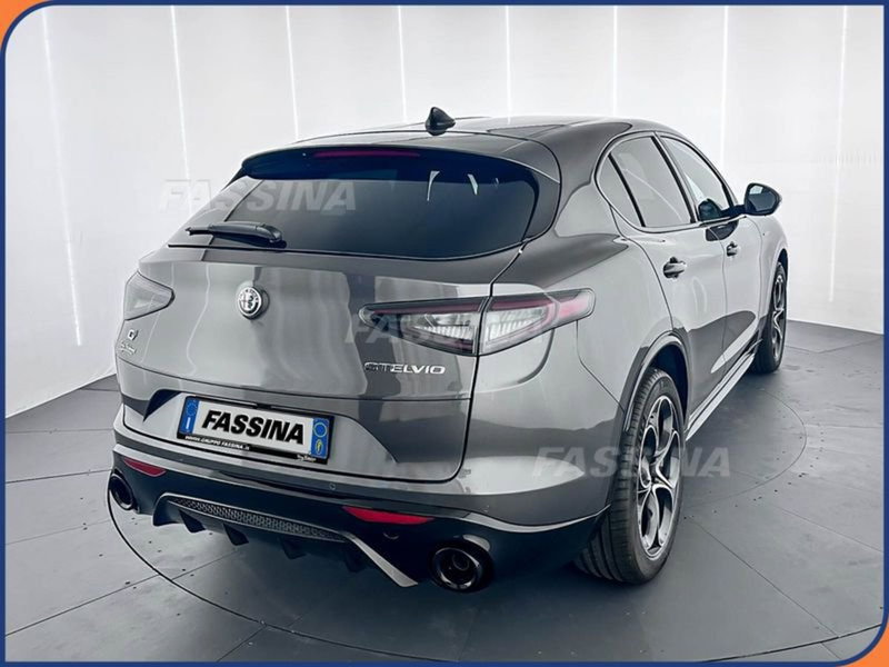 Alfa Romeo Stelvio nuova a Milano (6)