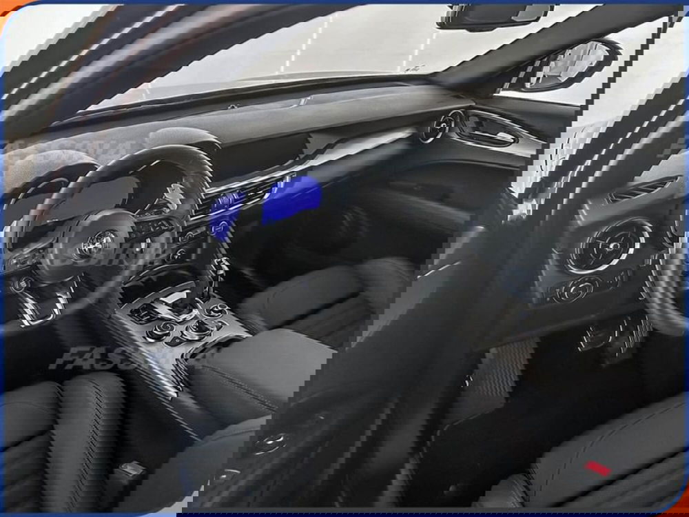 Alfa Romeo Stelvio nuova a Milano (9)
