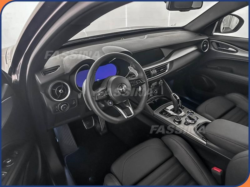 Alfa Romeo Stelvio nuova a Milano (9)