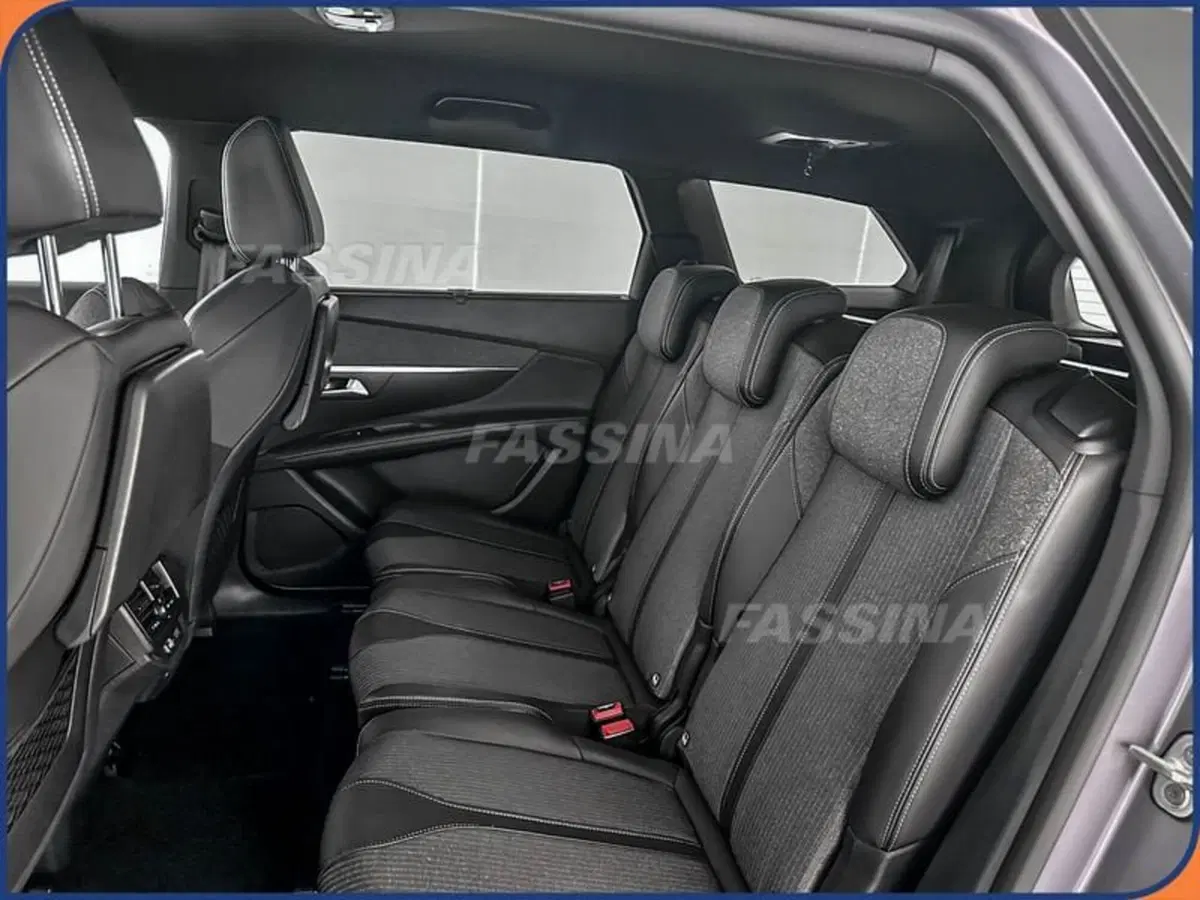 Peugeot 5008 usata a Milano (10)