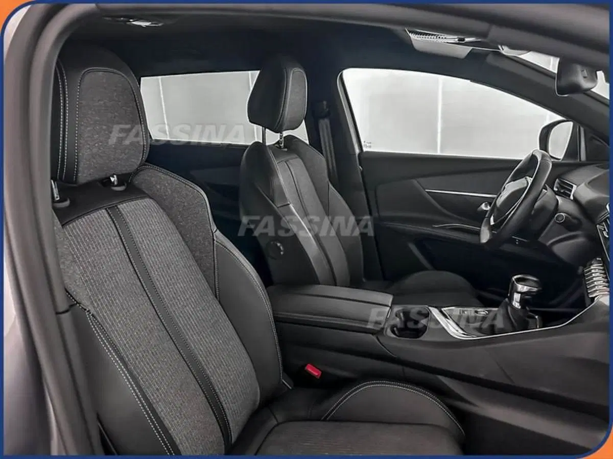 Peugeot 5008 usata a Milano (13)
