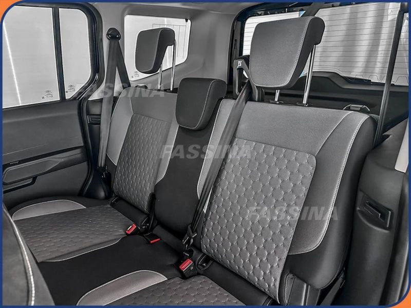 Ford Tourneo Courier usata a Milano (10)