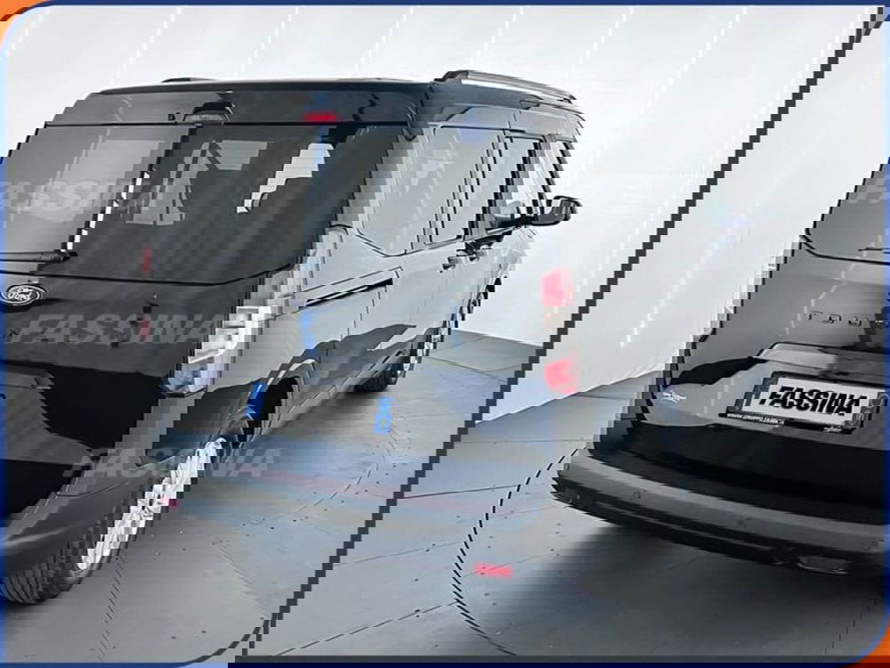 Ford Tourneo Courier usata a Milano (6)
